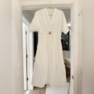 Commense Elegant White Short Sleeve Dress with Gold Detail